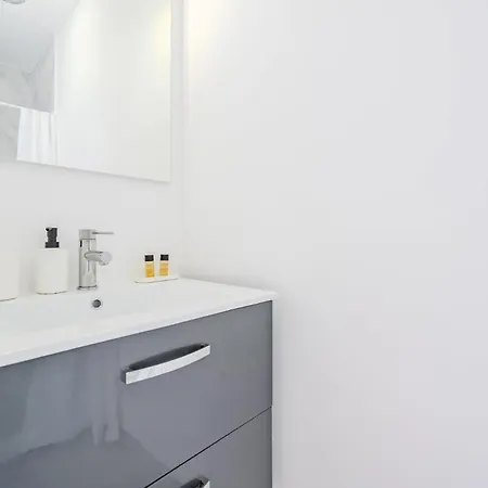 2 Au Meme Etage Avec Parking *